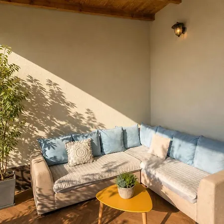Beachfront Family Penthouse Apartment *
